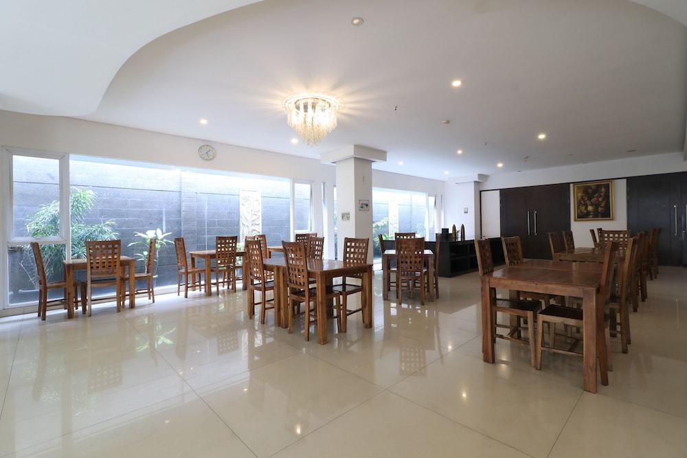 Kembang Hotel Cihampelas Bandung Buitenkant foto