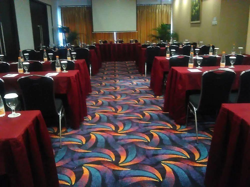 Kembang Hotel Cihampelas Bandung Buitenkant foto